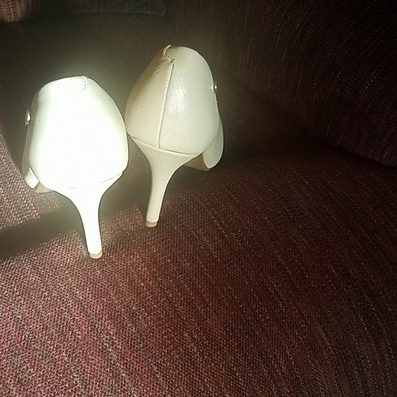 Shoes - Picture 4 of 7